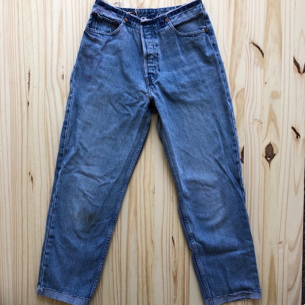 Light wash mom jeans